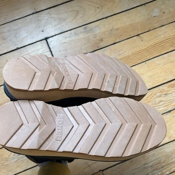 Sorel Women’s Hi Line Waterproof Chelsea Boots - Picture 9 of 9